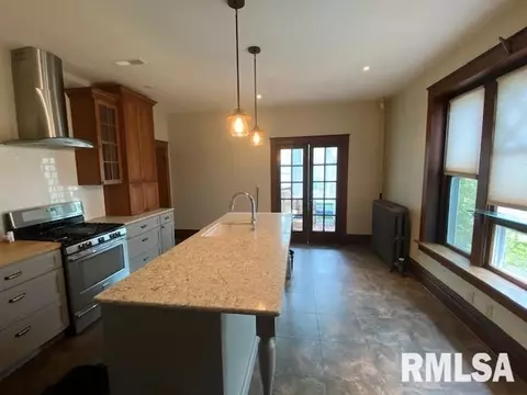 413 S Randolph St, Macomb, IL 61455 photo 6