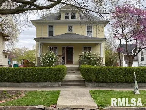 413 S Randolph St, Macomb, IL 61455 photo 2