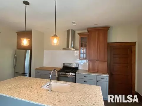 413 S Randolph St, Macomb, IL 61455 photo 3