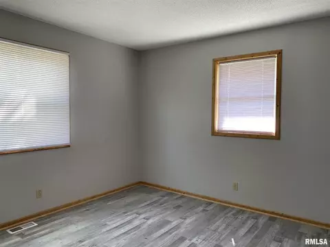 422 SW Murray St, Macomb, IL 61455 photo 10