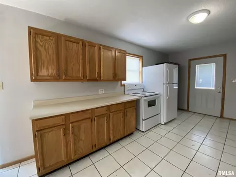 422 SW Murray St, Macomb, IL 61455 photo 4