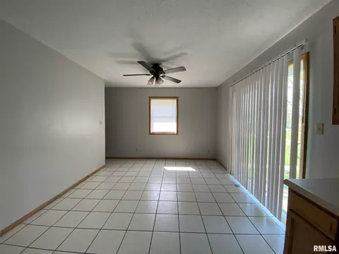 422 SW Murray St, Macomb, IL 61455 photo 7