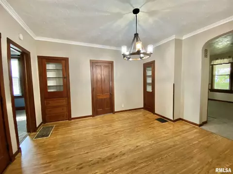 524 S Main St, Canton, IL 61520 photo 22
