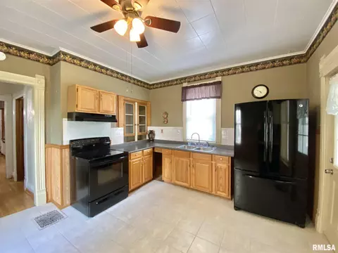 524 S Main St, Canton, IL 61520 photo 11