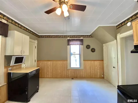 524 S Main St, Canton, IL 61520 photo 7