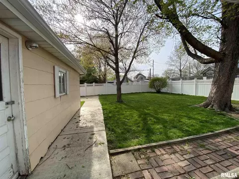 524 S Main St, Canton, IL 61520 photo 4