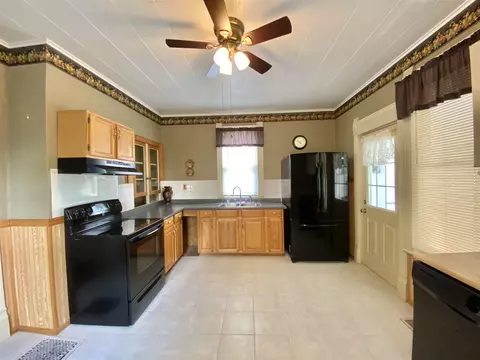 524 S Main St, Canton, IL 61520 photo 10