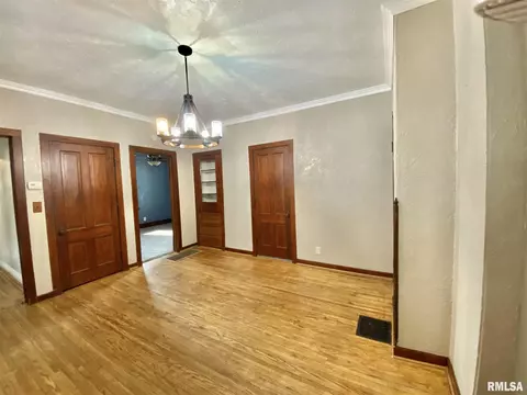524 S Main St, Canton, IL 61520 photo 25