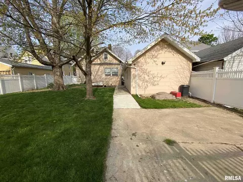 524 S Main St, Canton, IL 61520 photo 5