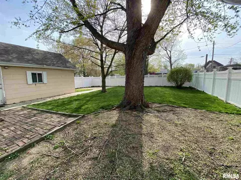 524 S Main St, Canton, IL 61520 photo 6