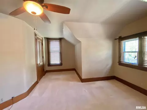 524 S Main St, Canton, IL 61520 photo 39