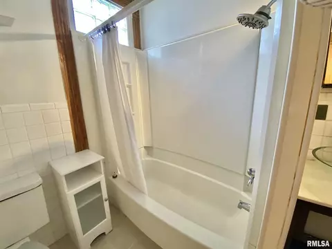 524 S Main St, Canton, IL 61520 photo 17
