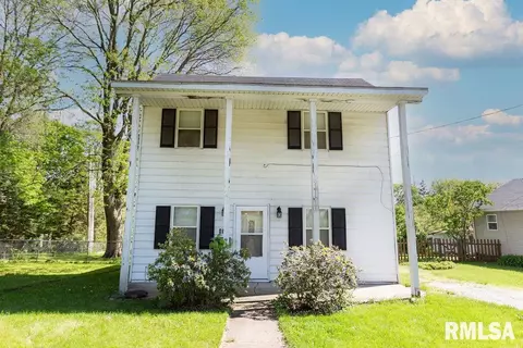 414 W Cruger St, Eureka, IL 61530 photo 2