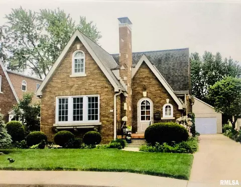 200 Embert Pl, Peoria, IL 61603 photo 1