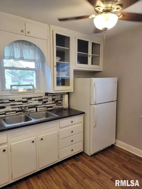820 E Ash St, Canton, IL 61520 photo 15