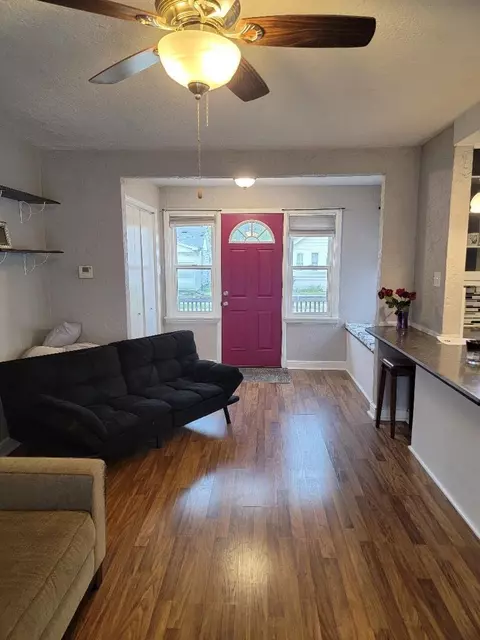 820 E Ash St, Canton, IL 61520 photo 4