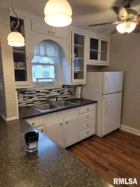 820 E Ash St, Canton, IL 61520 photo 14