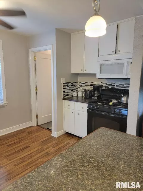 820 E Ash St, Canton, IL 61520 photo 10