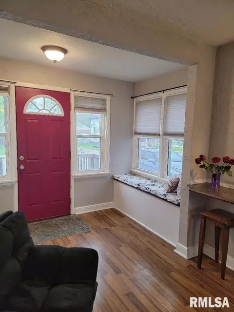 820 E Ash St, Canton, IL 61520 photo 3