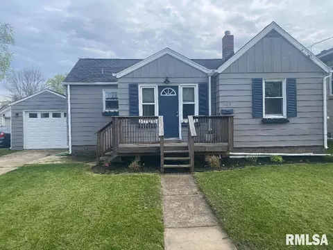 820 E Ash St, Canton, IL 61520 photo 1