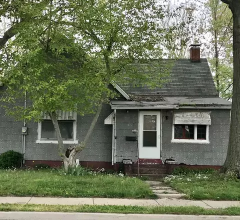 807 E Ash St, Canton, IL 61520 photo 4