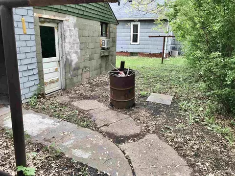 807 E Ash St, Canton, IL 61520 photo 10