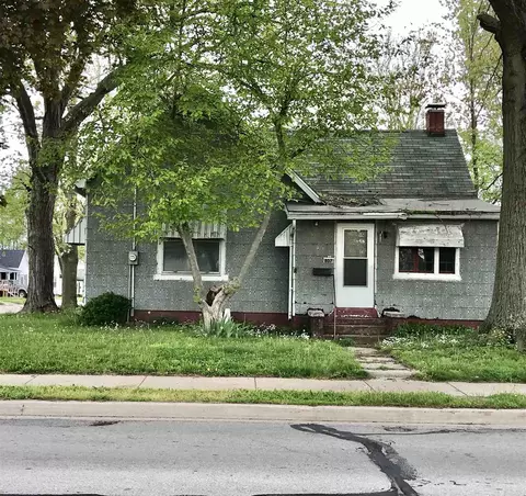 807 E Ash St, Canton, IL 61520 photo 1