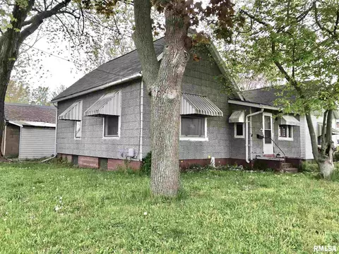 807 E Ash St, Canton, IL 61520 photo 3