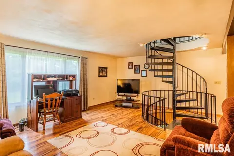 8720 E Manito Rd, Manito, IL 61546 photo 4