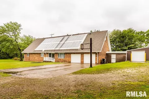 8720 E Manito Rd, Manito, IL 61546 photo 2