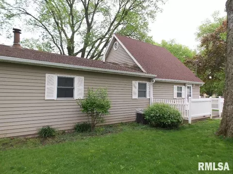 1101 School St, Henry, IL 61537 photo 9