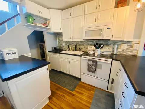226 E Walker St, Macomb, IL 61455 photo 7