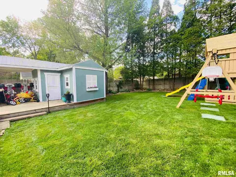 226 E Walker St, Macomb, IL 61455 photo 32