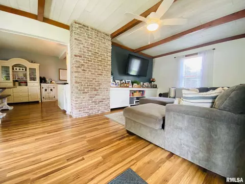 226 E Walker St, Macomb, IL 61455 photo 3