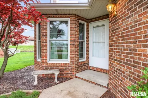 1739 Robin Ave, Morton, IL 61550 photo 3