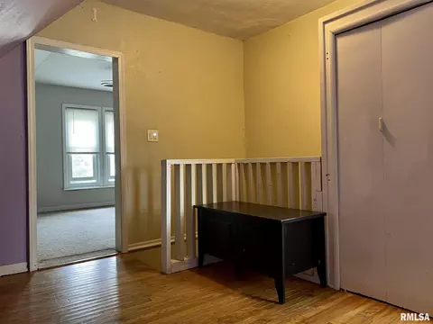 854 E Walnut St, Canton, IL 61520 photo 9