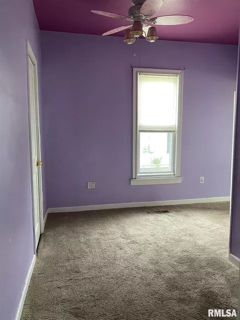 854 E Walnut St, Canton, IL 61520 photo 7