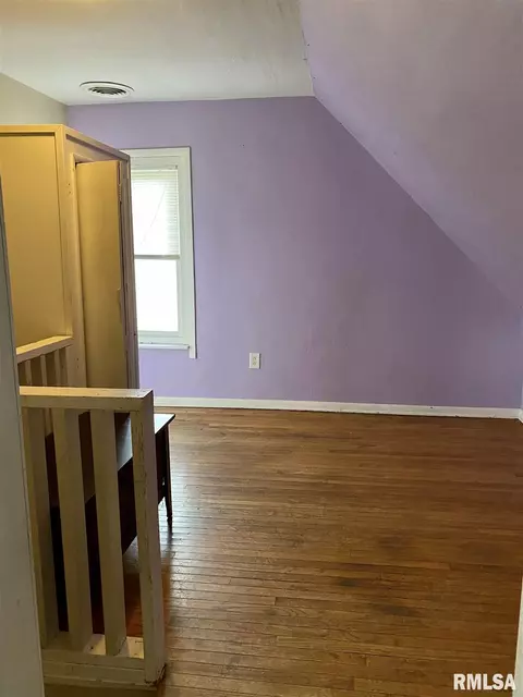 854 E Walnut St, Canton, IL 61520 photo 8