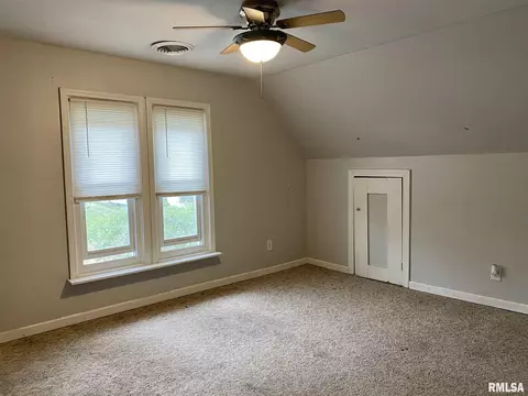 854 E Walnut St, Canton, IL 61520 photo 12