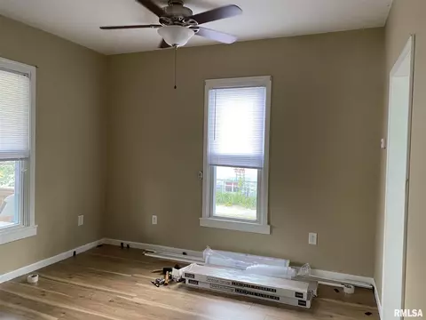 854 E Walnut St, Canton, IL 61520 photo 16