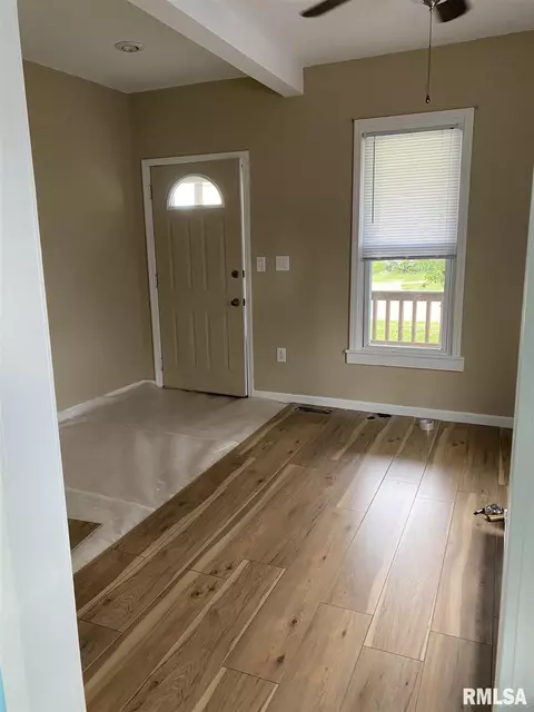 854 E Walnut St, Canton, IL 61520 photo 23
