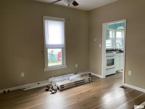 854 E Walnut St, Canton, IL 61520 photo 22