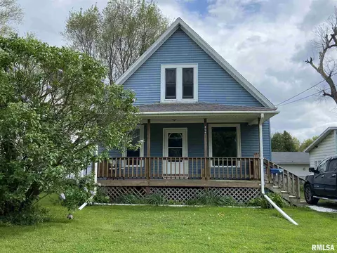 854 E Walnut St, Canton, IL 61520 photo 1
