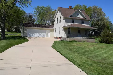 426 E Parkside Dr, Washburn, IL 61570 photo 1
