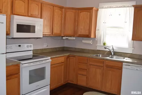 426 E Parkside Dr, Washburn, IL 61570 photo 8