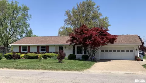 1965 E Chestnut St, Canton, IL 61520 photo 1