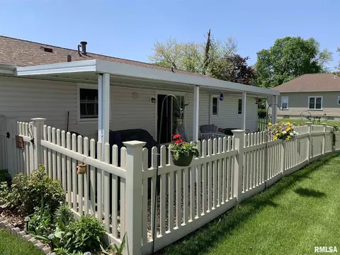 1965 E Chestnut St, Canton, IL 61520 photo 7