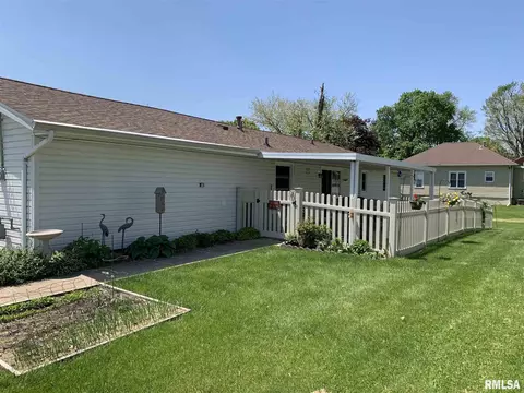1965 E Chestnut St, Canton, IL 61520 photo 5