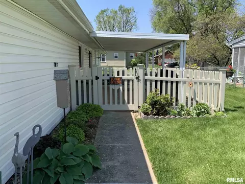 1965 E Chestnut St, Canton, IL 61520 photo 6