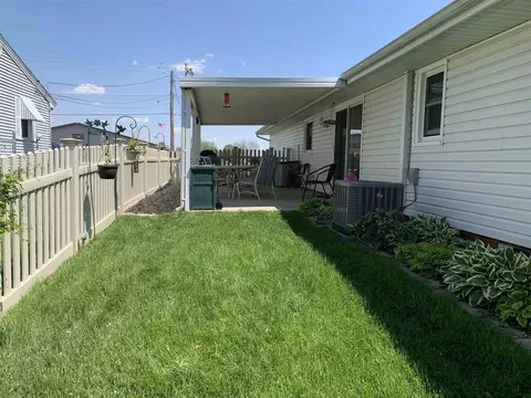 1965 E Chestnut St, Canton, IL 61520 photo 11